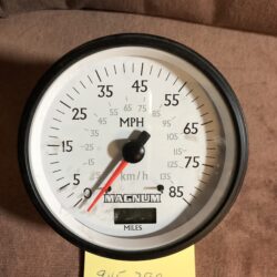 Magnum Speedometer 945390 with digital odometer
