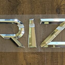 WINNEBAGO HORIZON RAISED LETTER CHROME DECAL 4.36" X 34"