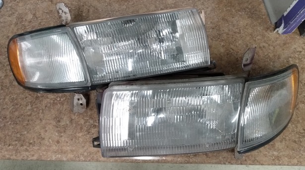 USED Headlight FR180 -DRIVER & PASSENGER-